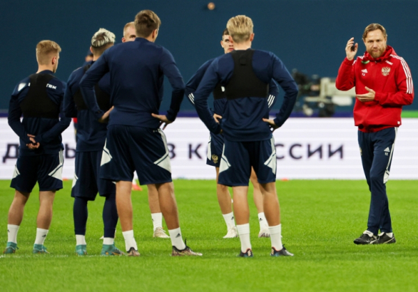 Потешный футбол от РФС: Бруней и Дзюба добавили сборной и болельщикам веселья Потешный футбол от РФС: Бруней и Дзюба добавили сборной и болельщикам веселья