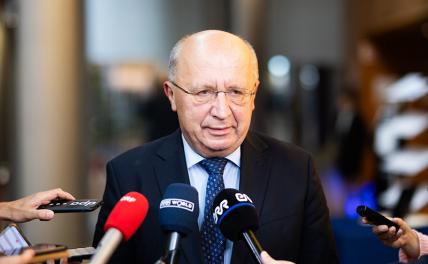 «Старшим по войне» в Еврокомиссии сделали литовца — такой смешной вояка оказался! «Старшим по войне» в Еврокомиссии сделали литовца — такой смешной вояка оказался!