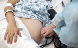 Где рожать будем? 140-тысячный уральский город взбудоражен новостью о закрытии роддома ОБЩЕСТВО