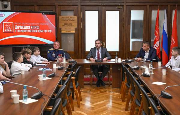 Дети героев СВО стали гостями самой космической фракции в Госдуме